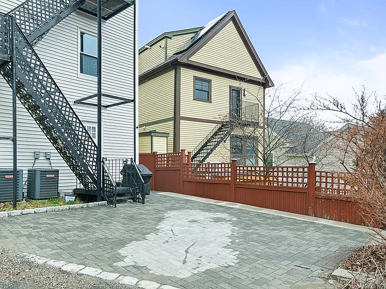 30 Oakland St — Photo 23