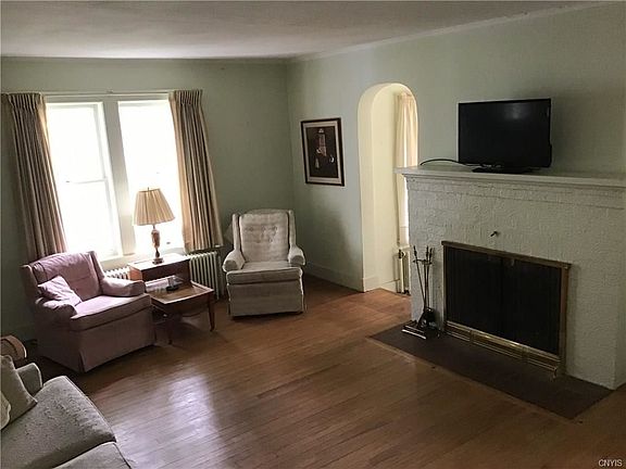 4th image of 36 Floral Ave