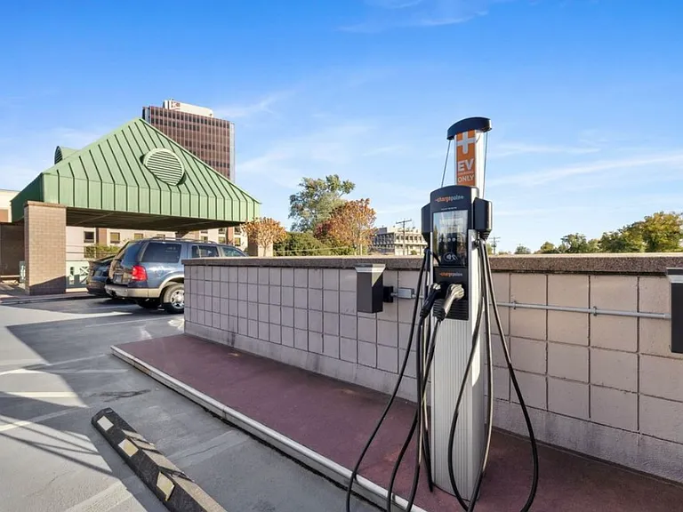 235 E River Dr #1007 — Photo 24