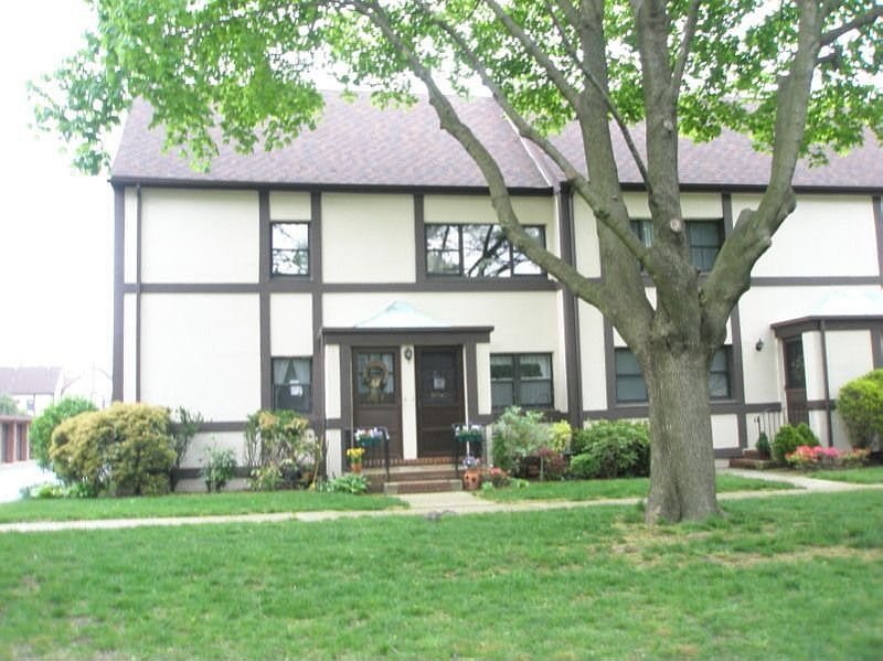 1st image of 256 Cherry Valley Ave #2A