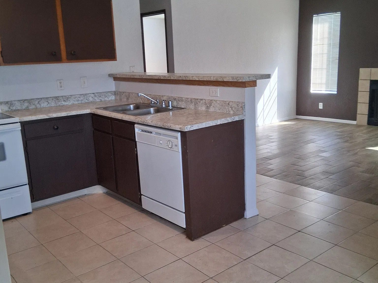 2 bed, 806 sqft, $1,145 — Photo 2