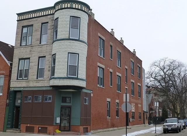 1st image of 1058 N Rockwell St APT 1