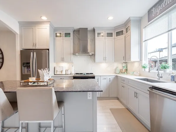 24365 102a Ave, Maple Ridge, BC V2W 2E3