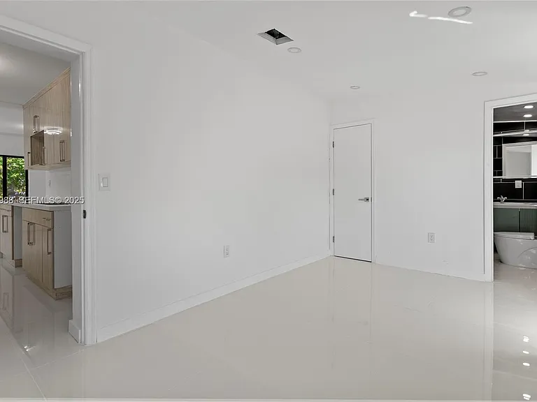 1640 NE 183rd St — Photo 31