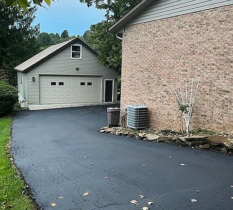 3rd image of 845 N Woodland Ave