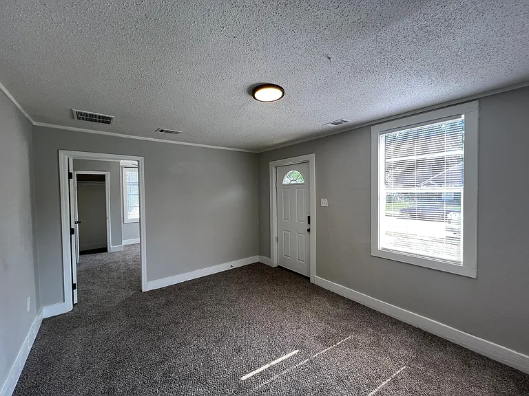 1535 Cella St — Photo 9