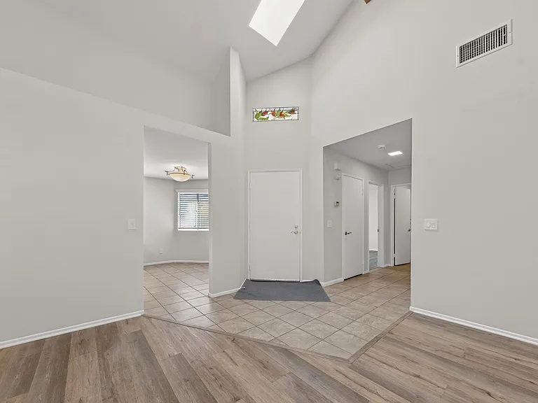 25698 Huron St — Photo 10
