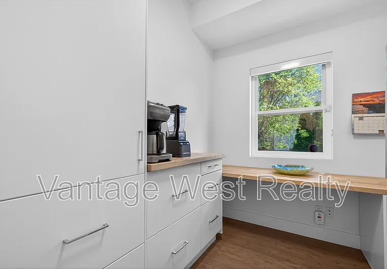 3859 Carrall Rd #1 — Photo 45