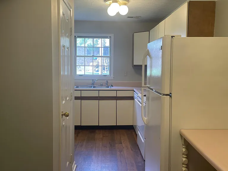 424 Harrodsburg Ln — Photo 8