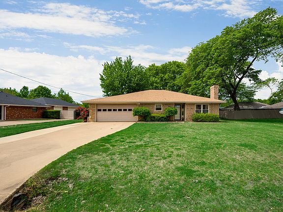 3rd image of 106 Country Dr