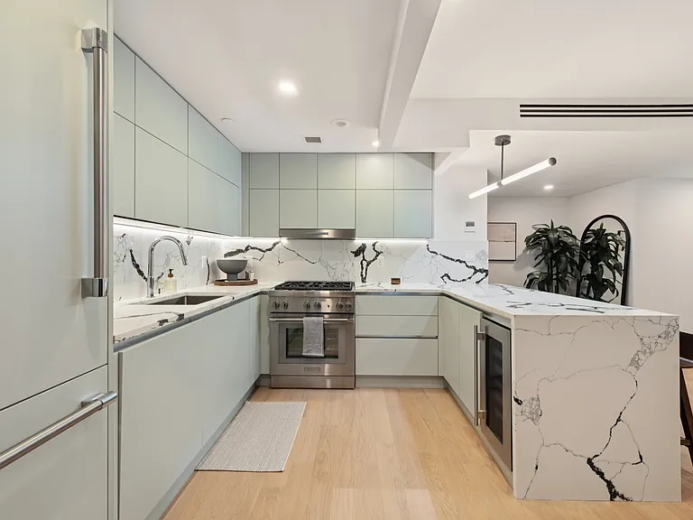 350 W 44th St #505 — Photo 8
