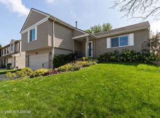 303 Albert Dr, Vernon Hills, IL