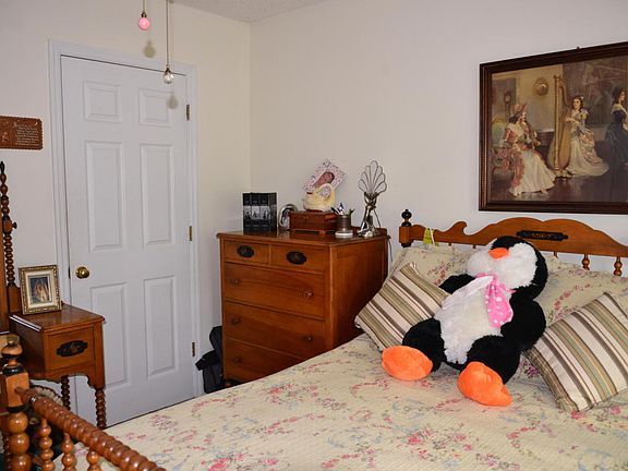 4th image of 1404 Clear Brook Dr