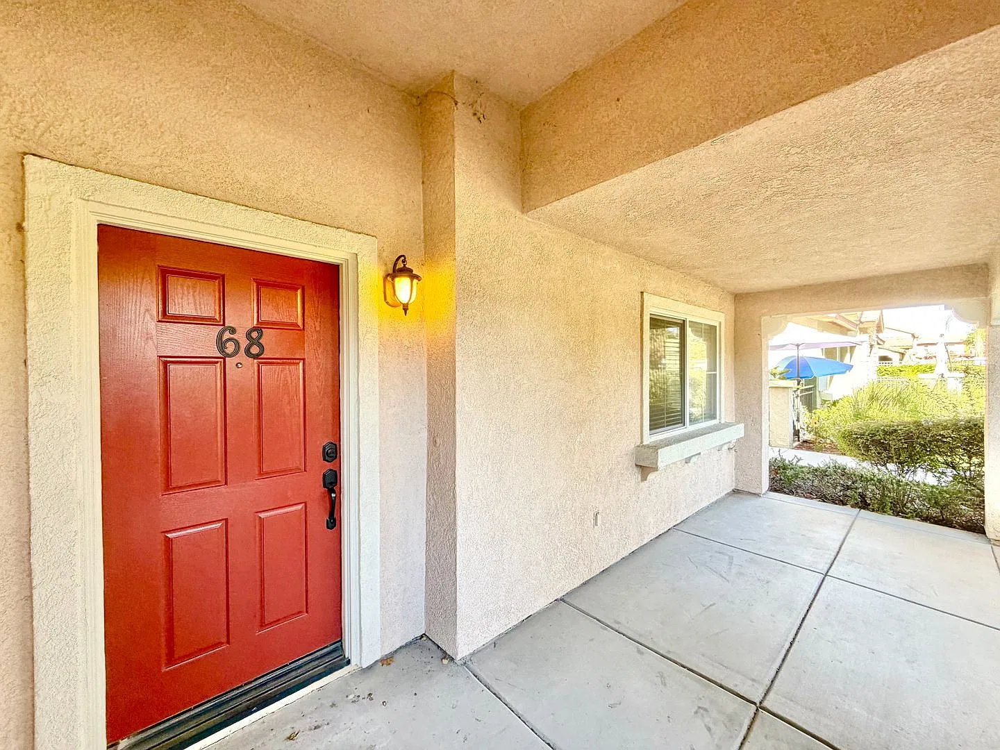 Palacio de Oro 2 Bedroom 2.5 Bathroom Condo With Attached Garage & Included Appliances! — Photo 2