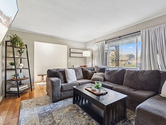 3rd image of 8017 Wallingwood Dr
