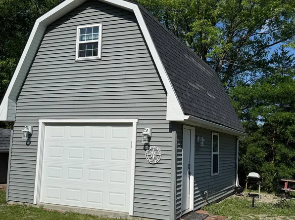 317 W Autumn Dr, Oakwood, IL 61858