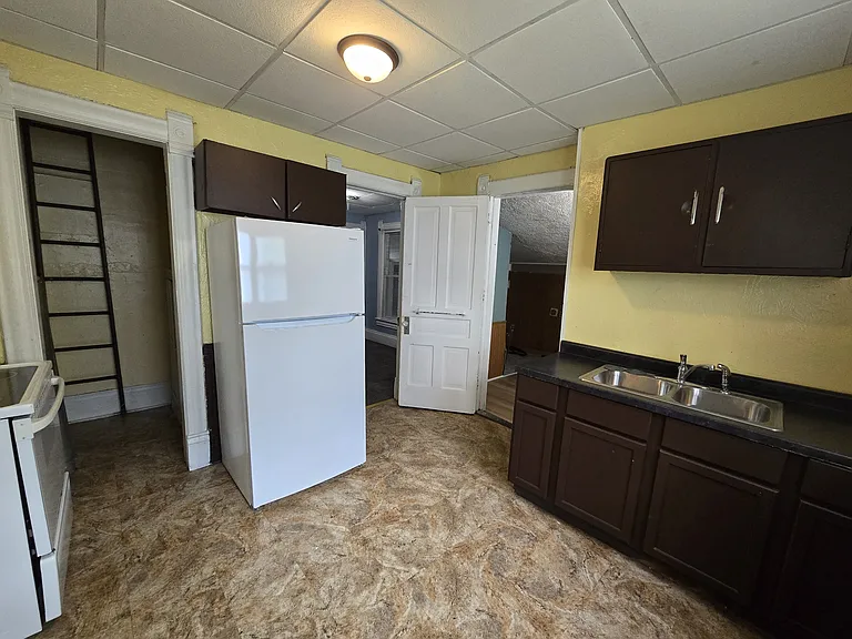 232 Center St — Photo 14
