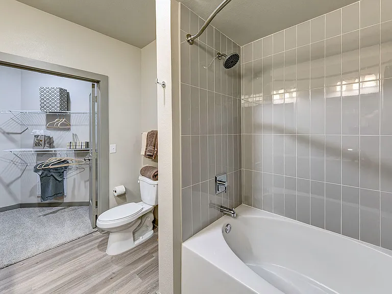 North 680 — Photo 15