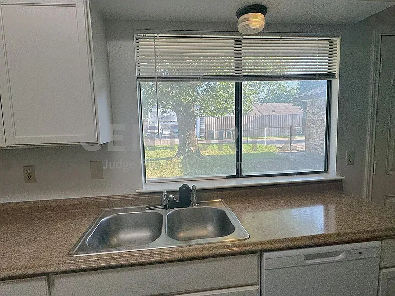 1122 Pyramid Dr — Photo 6