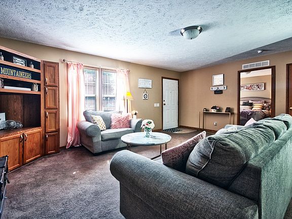 4th image of 56803 Burbank St