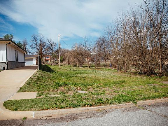 3rd image of 1117 NE 6th St Lot 29-W-030