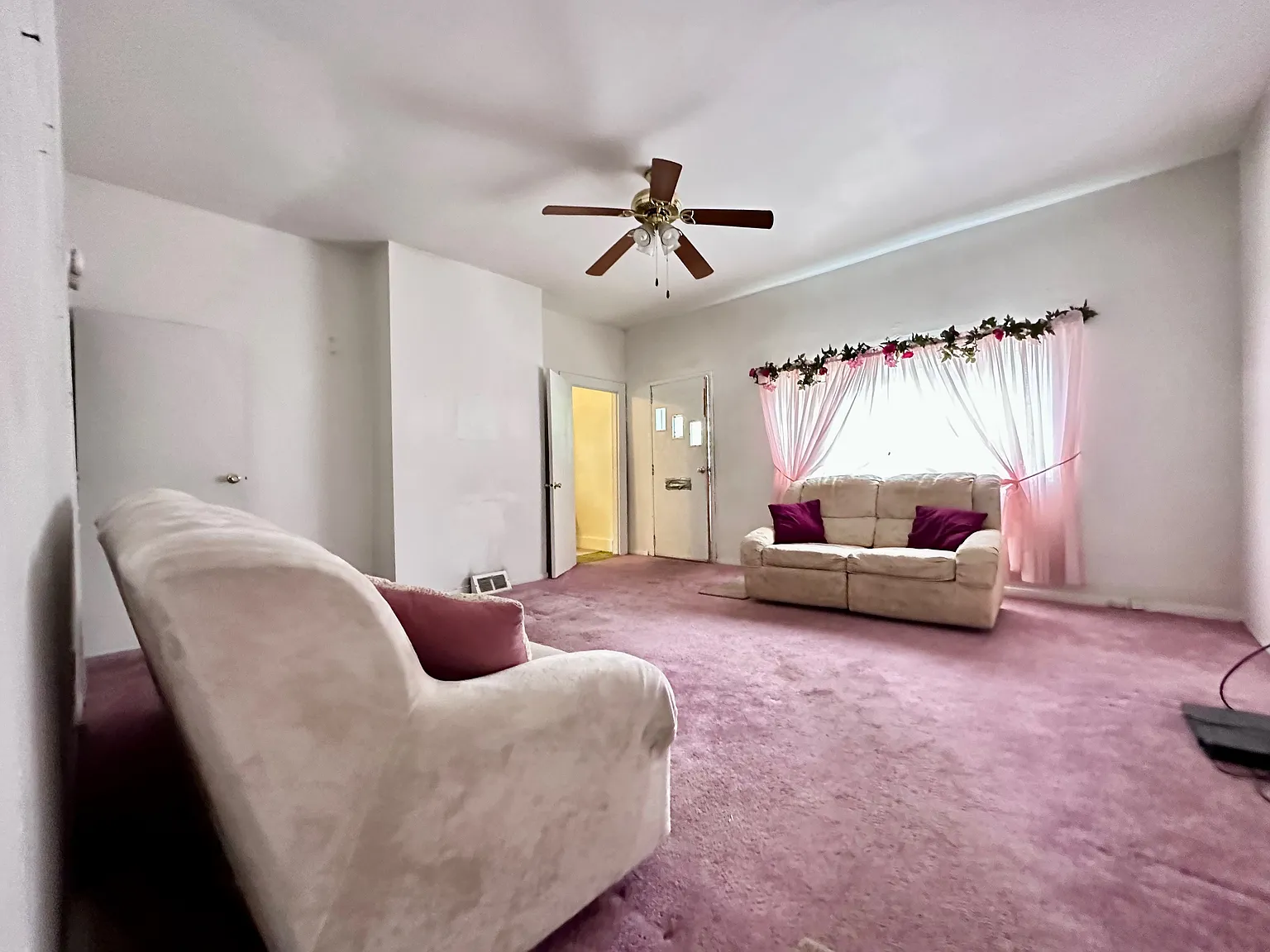 2 bed, 752 sqft, $1,200 — Photo 2