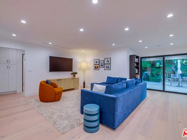 5715 Corteen Pl — Photo 5