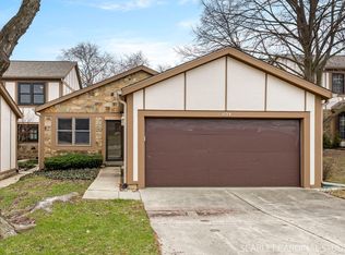 1034 Oakview Dr, Wheaton, IL 60187