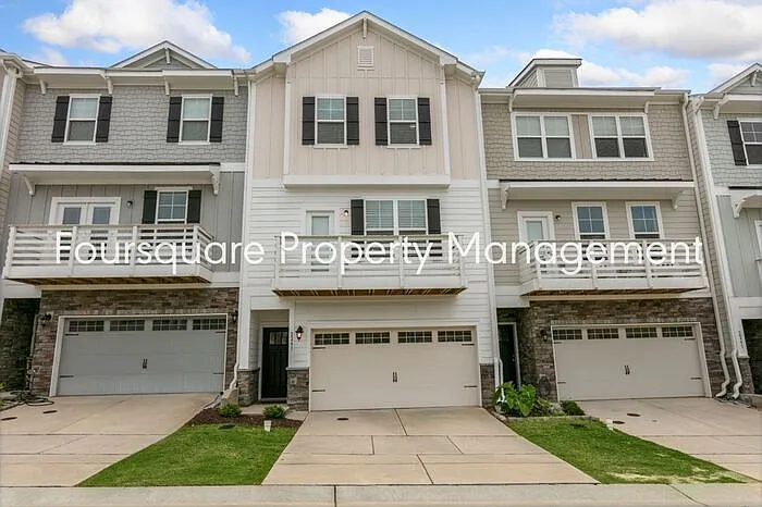 3 bed, 2.5 bath, 2249 sqft, $2,197 — Photo 2