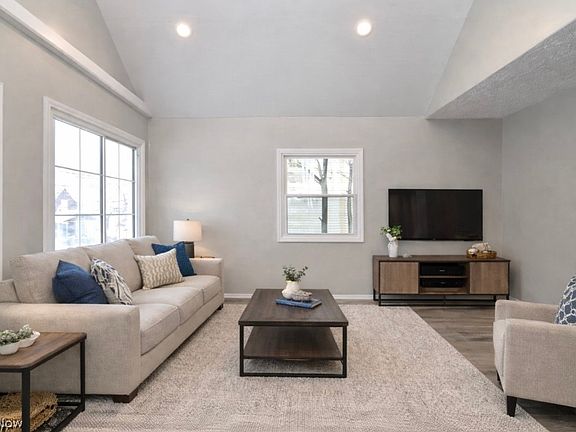 3rd image of 7505 Bancroft Ave