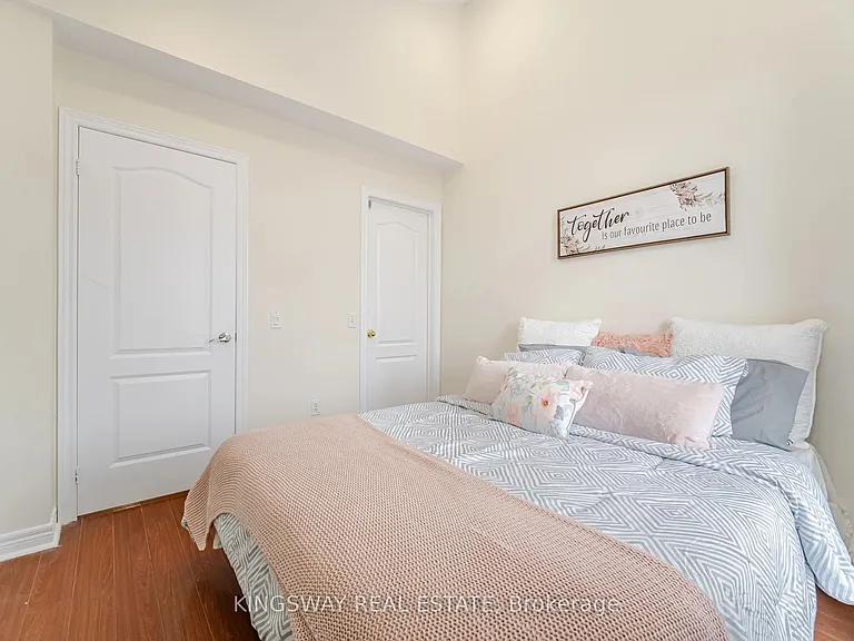 803 Khan Cres — Photo 32