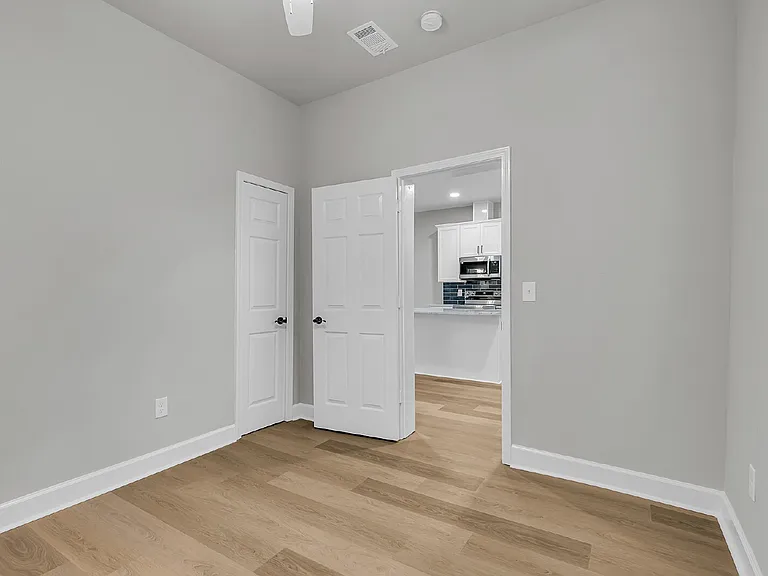 828 W 48th St — Photo 18