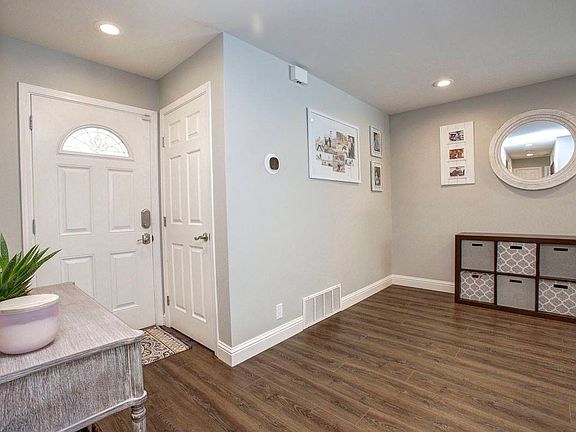 4th image of 560 Landau Ct
