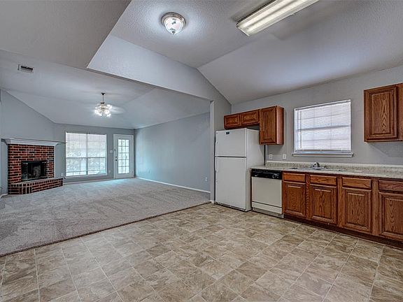 3rd image of 5012 Eastcreek Dr