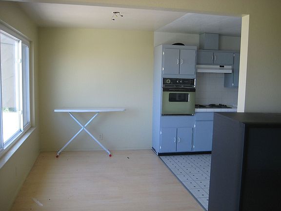 3rd image of 864 Peralta Ave