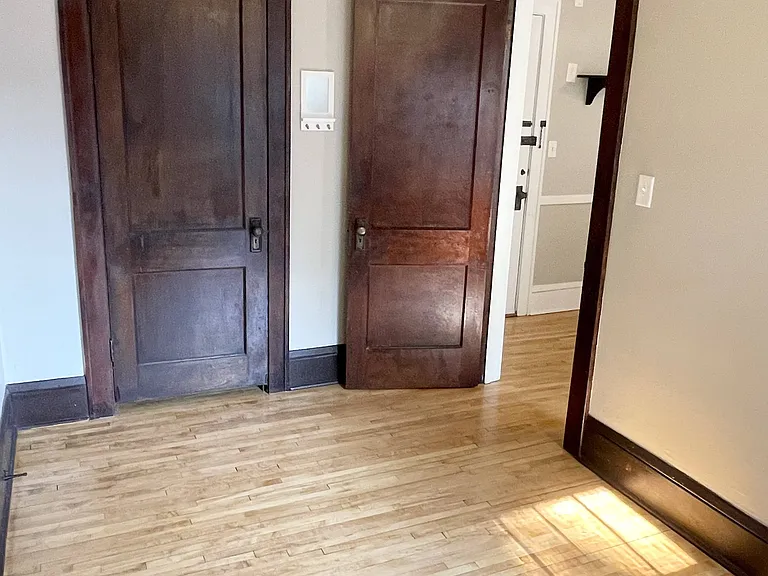 Ashland & Laurel Apartments — Photo 11