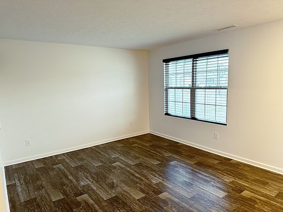 4th image of 8412 Averly Park Dr