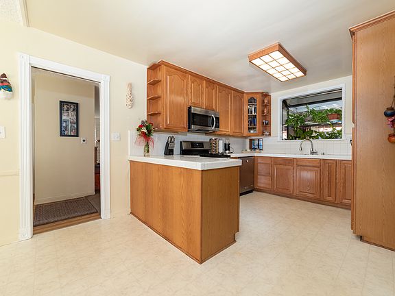 4th image of 20933 Cantara St