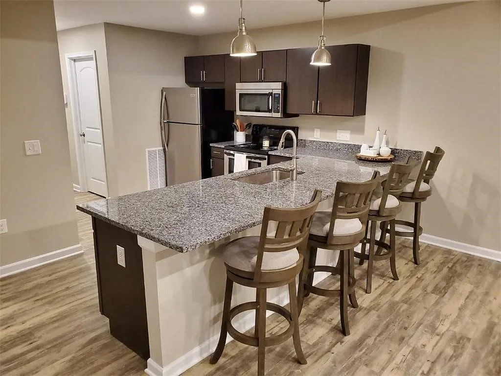 2 bed, 2.0 bath, 1350 sqft, $2,295 — Photo 4