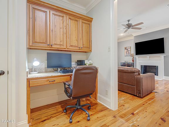 5th image of 223 Rosemary Pl