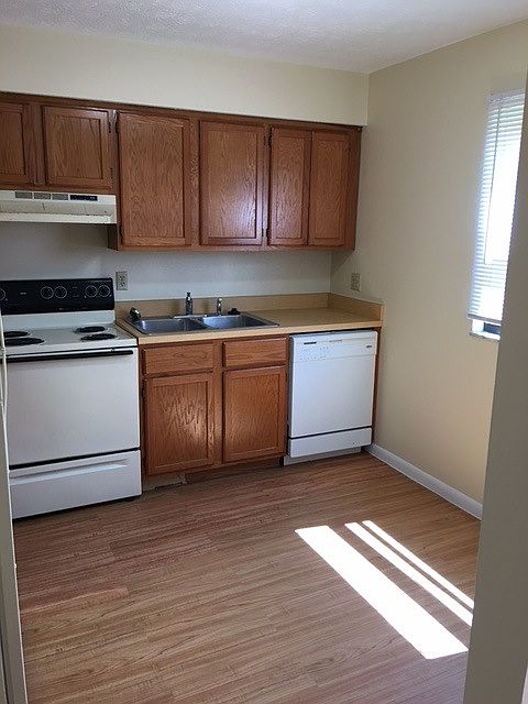 2nd image of 1520 Bradshire Dr APT B