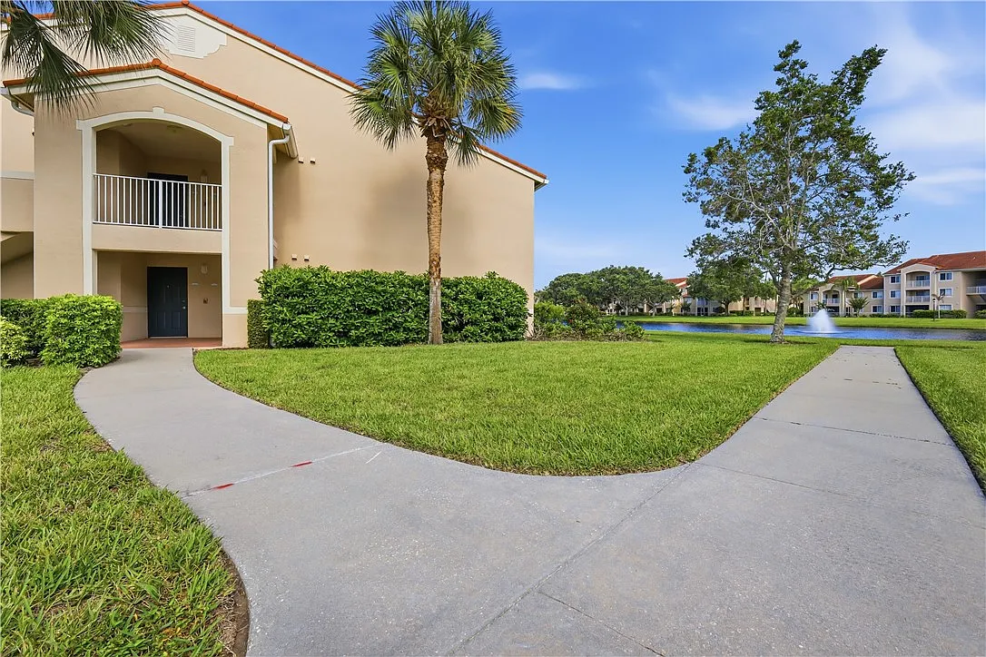 3 bed, 1329 sqft, $2,200 — Photo 2