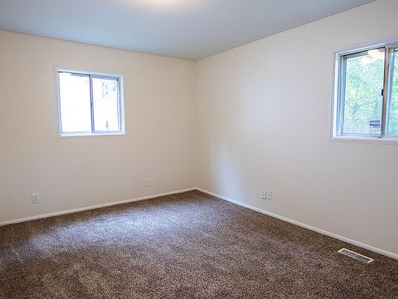 4th image of 3949 Arquette Dr