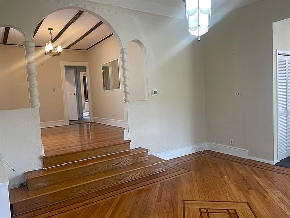 4th image of 9 Beaver Ave #1