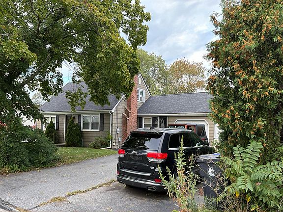 5th image of 39 Detroit Ave