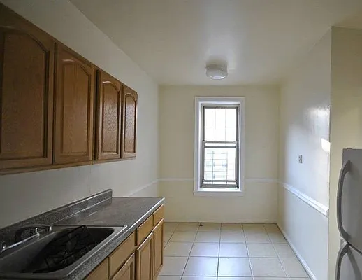 Rented by Premier Metro Realty Corp | media 9