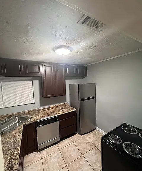 315 E Pipkin St — Photo 3