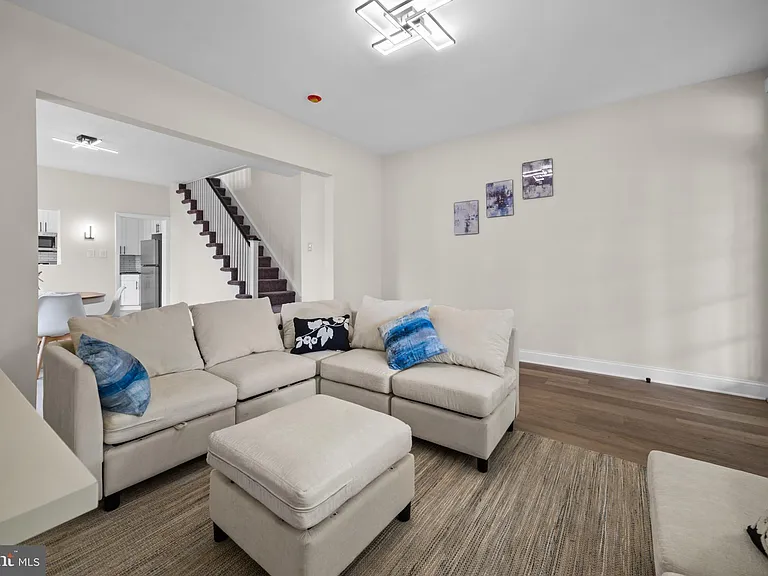7608 Chelwynde Ave — Photo 11