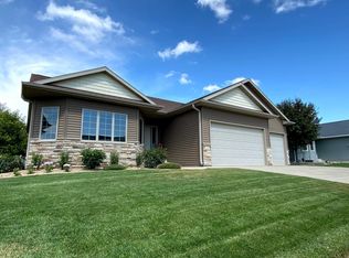 3311 Lakeridge Ln NW, Rochester, MN 55901