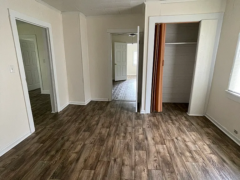 319 Washington St — Photo 6